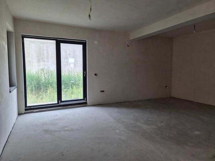 Duplex cu 3 camere cu Canalizare în Sud