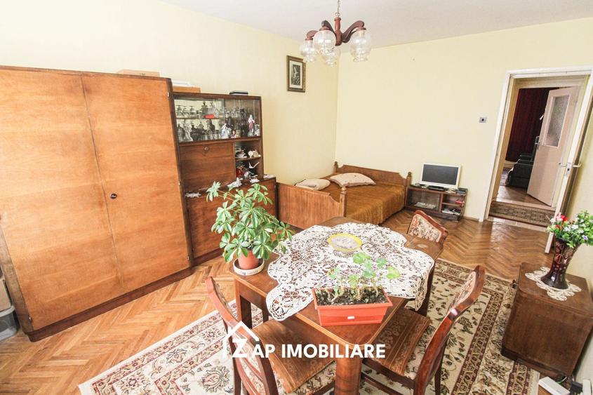 Apartament cu 3 camere decomandat în 7 Noiembrie
