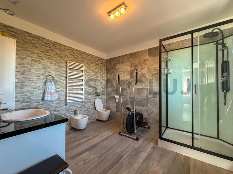 Casă individuală cu 6 camere cu Canalizare în Someșeni