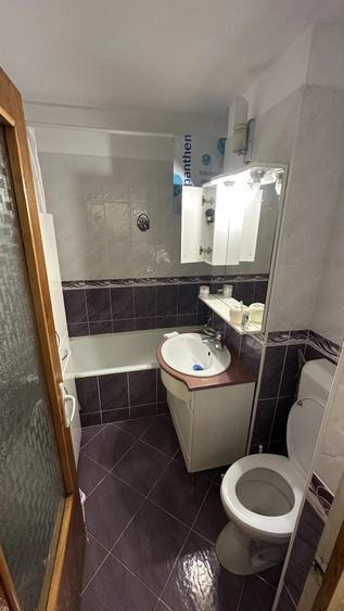 Apartament cu 3 camere decomandat în Cetate