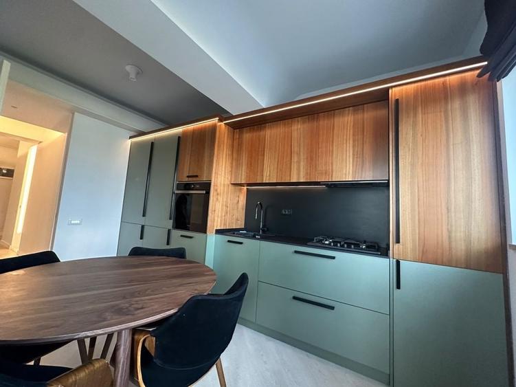 Apartament cu 3 camere decomandat în Exterior Vest