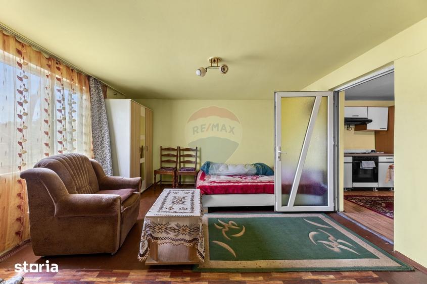 Casă cu 4 camere cu Teren 2422 Mp în Șiria