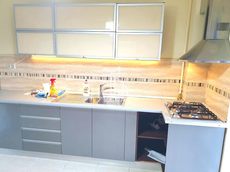 Apartament cu 4 camere decomandat, mobilat în Tei