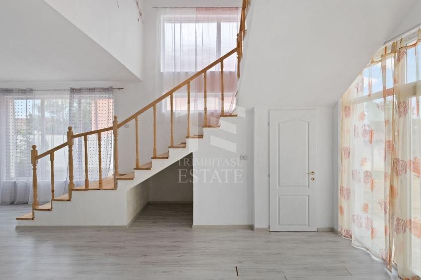 Casă cu 5 camere cu Teren 1446 Mp în Macea