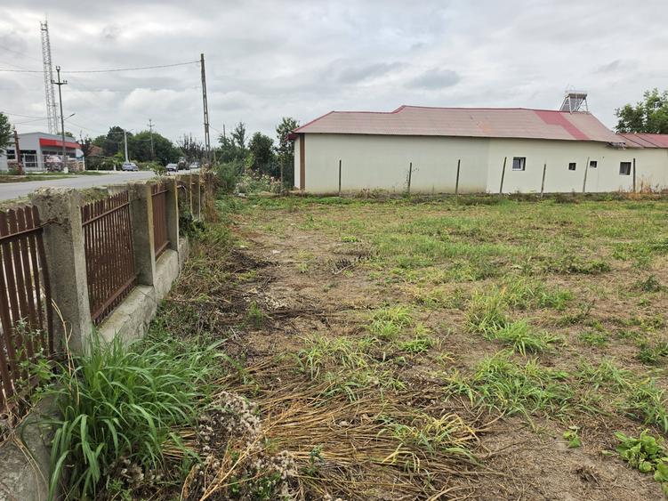 Teren Construcții intravilan de 1772 mp, în Hotarele