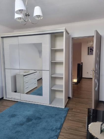 Apartament cu 4 camere circular în Trivale