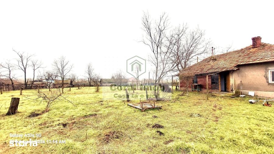 Casă cu 2 camere cu Teren 2016 Mp în Traian