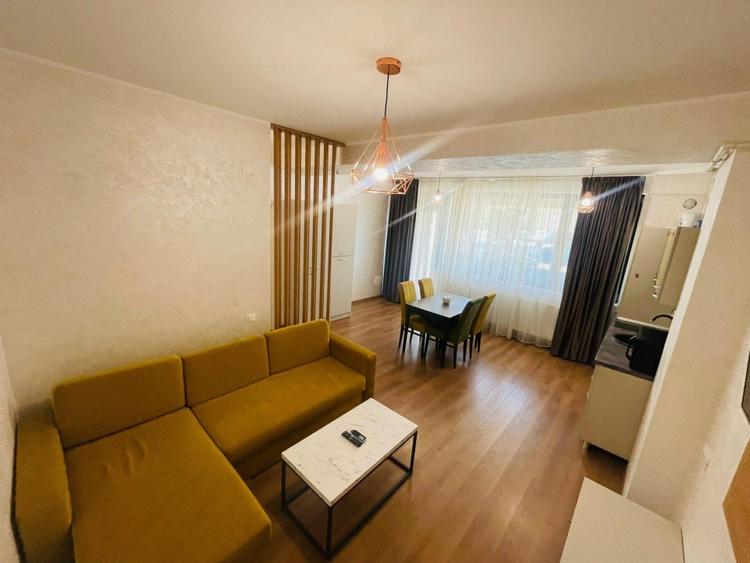 Apartament cu 4 camere decomandat, mobilat în Central