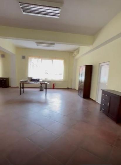 Spațiu comercial, de 2,000 mp, în Ultracentral