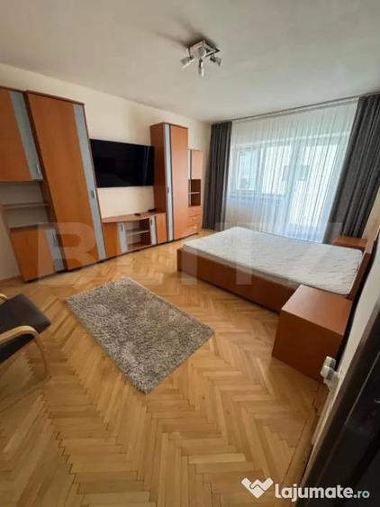 Apartament cu 3 camere decomandat în Central
