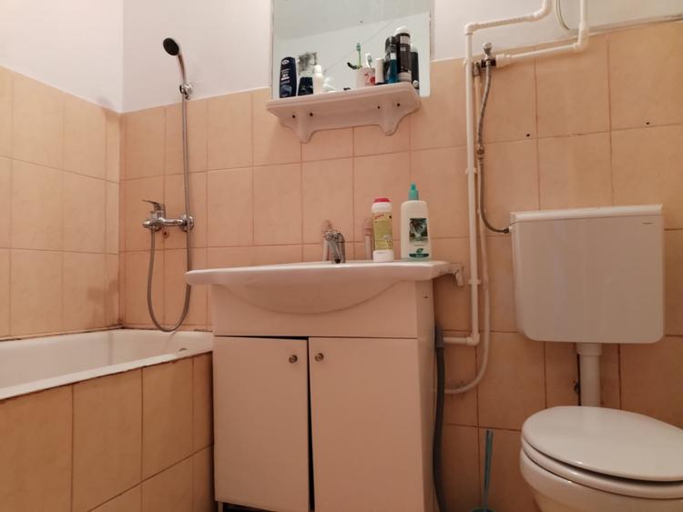 Apartament cu 3 camere semidecomandat în Central