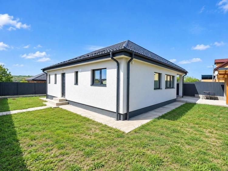 Casă individuală cu 4 camere cu Teren 475 Mp în Central