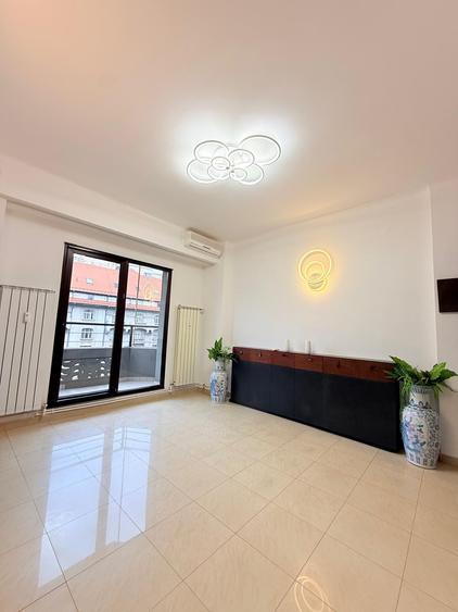 Apartament cu 4 camere decomandat în Magheru