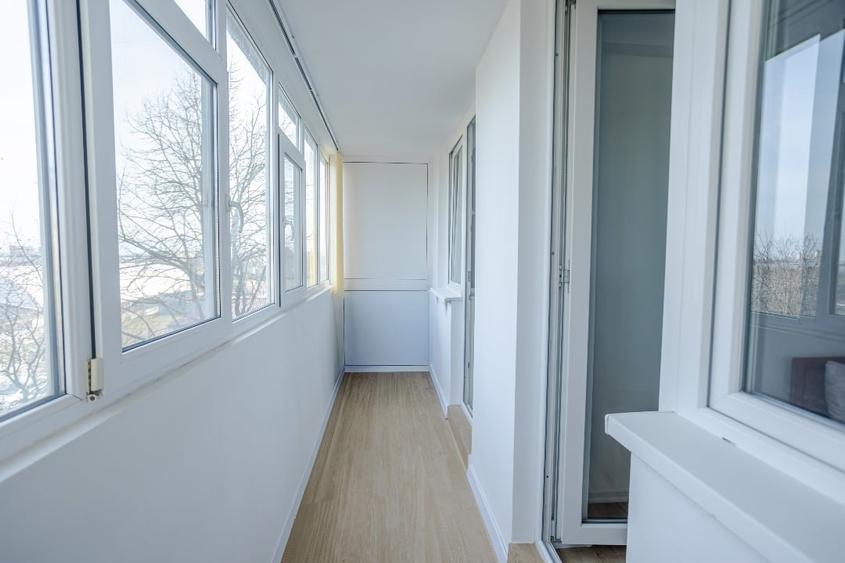 Apartament cu 3 camere semidecomandat, mobilat în Central