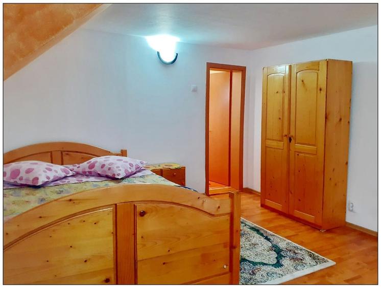 Casă individuală cu 8 camere cu Canalizare în Bran