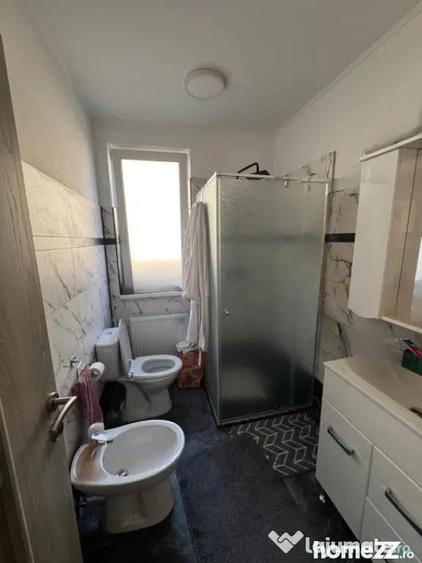 Casă cu 7 camere cu Teren 670 Mp în Săsar