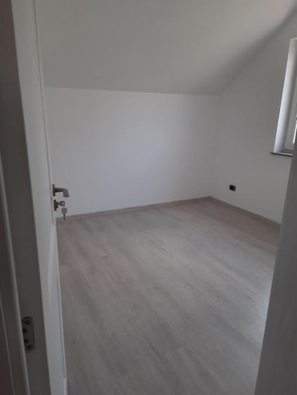 Duplex cu 4 camere cu Teren 250 Mp în Burdujeni