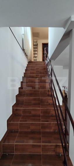 Casă individuală cu 4 camere cu Garaj în Exterior Nord