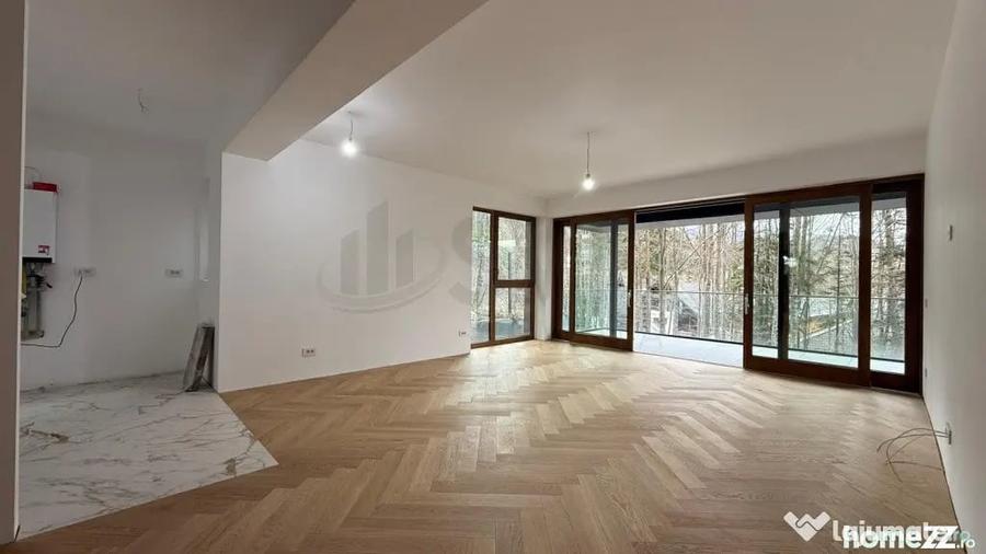 Apartament cu 4 camere decomandat, mobilat în Central