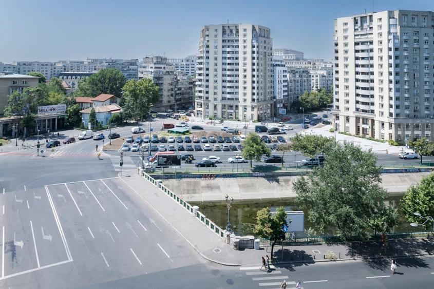 Apartament cu 3 camere circular în P-ța Unirii