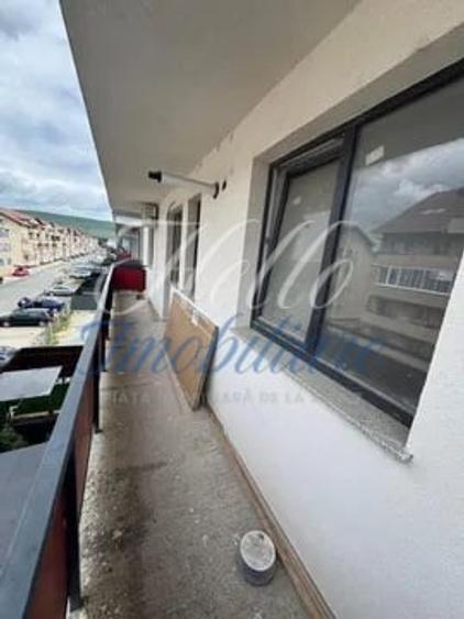 Apartament cu 3 camere semidecomandat în Florești