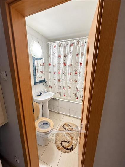 Apartament cu 3 camere semidecomandat, mobilat în Tătărași