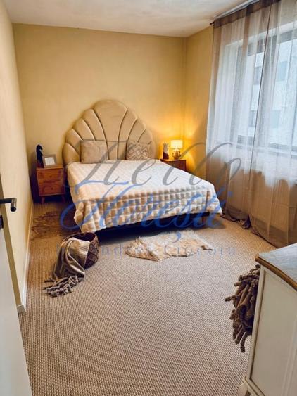 Apartament cu 3 camere semidecomandat, mobilat în Borhanci