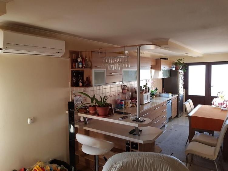 Casă cu 4 camere în Sântion