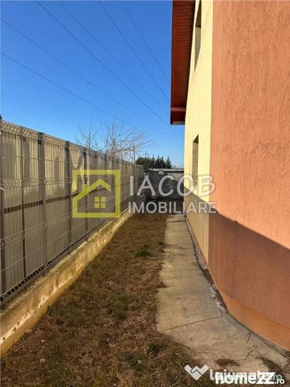 Apartament cu 3 camere decomandat în Calea Moldovei