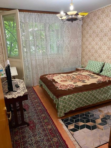 Apartament cu 3 camere decomandat în Drumul Taberei