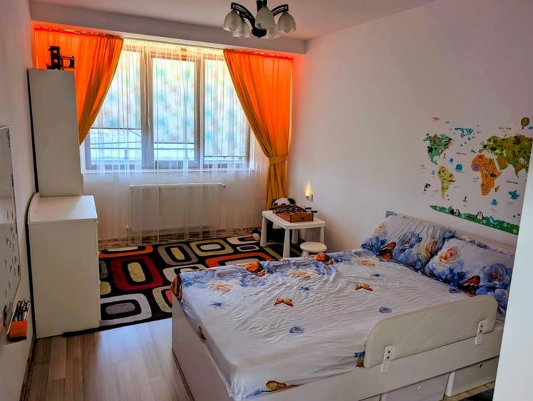 Apartament cu 4 camere decomandat, mobilat în Tractorul