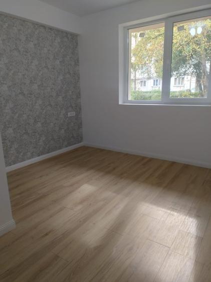 Apartament cu 3 camere decomandat în Malu Roșu