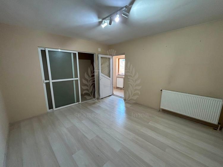 Casă individuală cu 3 camere cu Canalizare în Central
