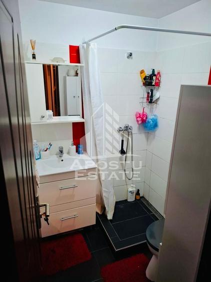 Apartament cu 4 camere decomandat, mobilat în Confecții