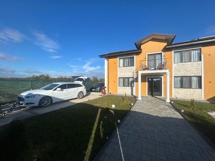 Casă cu 6 camere cu Teren 500 Mp în Săbăreni