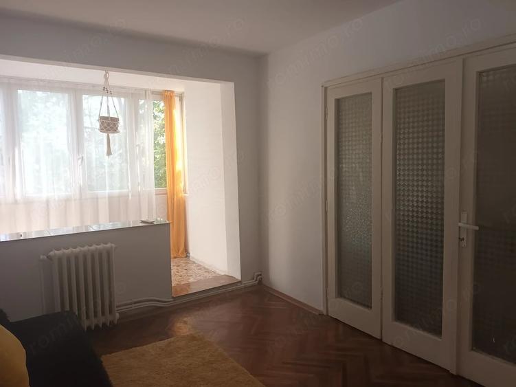 Apartament cu 4 camere decomandat în Medicină
