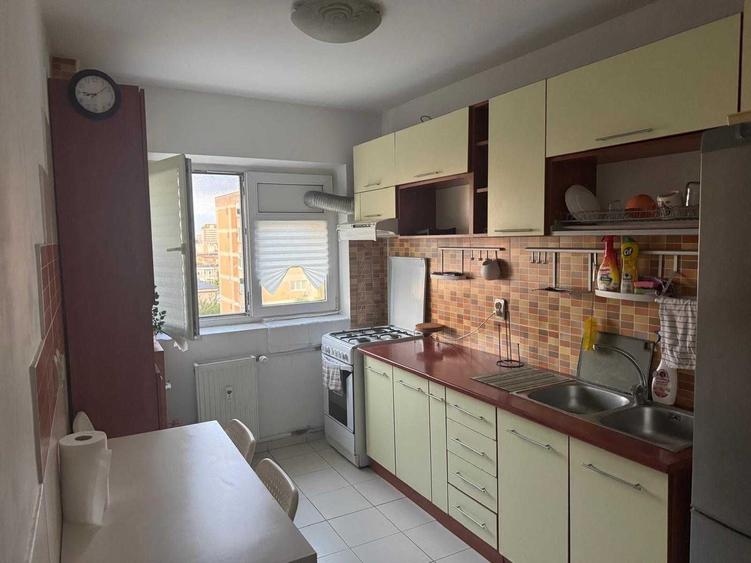 Apartament cu 3 camere semidecomandat în Timpuri Noi