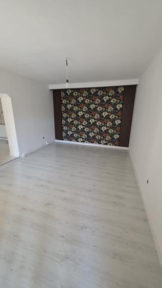 Casă individuală cu 9 camere cu Teren 400 Mp în Central