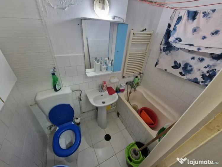 Apartament cu 2 camere semidecomandat, mobilat în Decebal