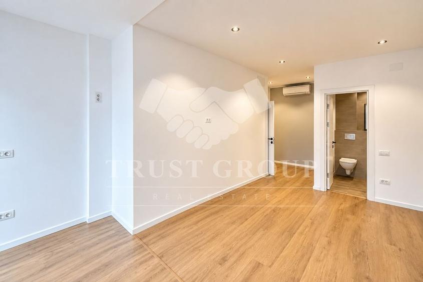 Apartament cu 4 camere decomandat, mobilat în Victoriei