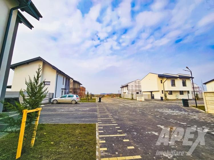 Casă individuală cu 5 camere cu Canalizare în Central