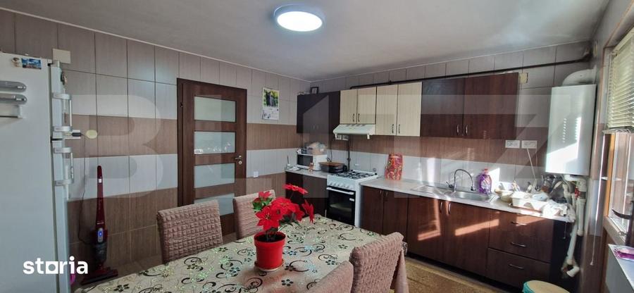 Casă cu 6 camere cu Teren 400 Mp în Podari