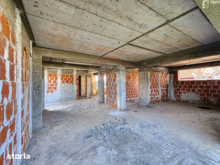 Casă cu 5 camere cu Teren 406 Mp în Nord