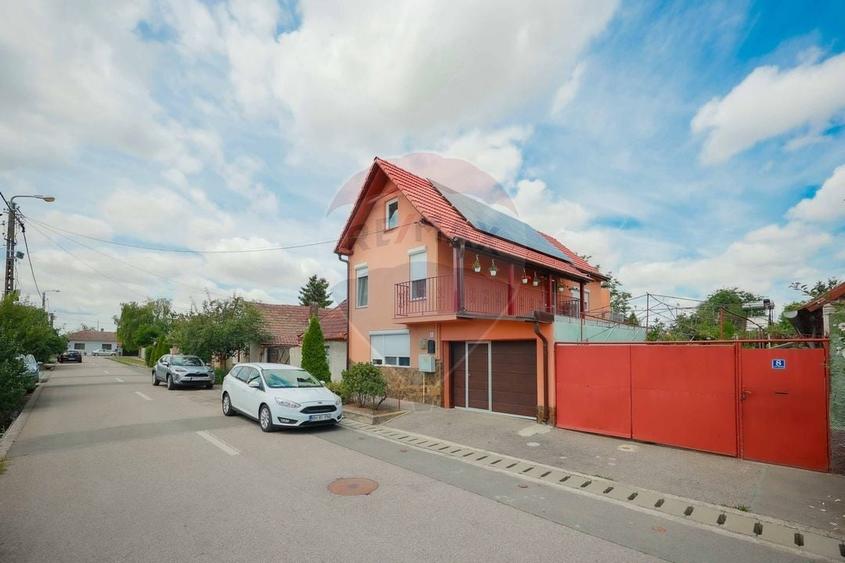 Casă individuală cu 5 camere cu Teren 395 Mp în Central