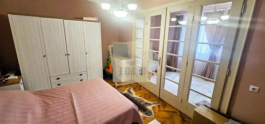 Apartament cu 3 camere decomandat, mobilat în Orașul de Jos