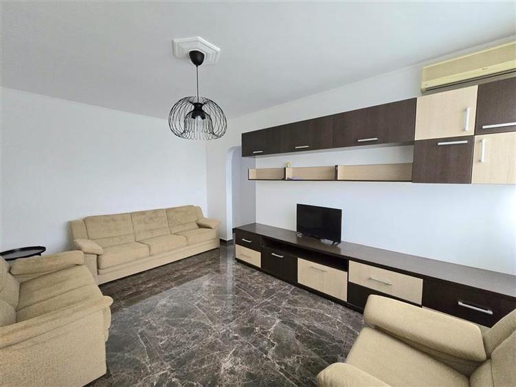Apartament cu 2 camere semidecomandat în 1 Mai