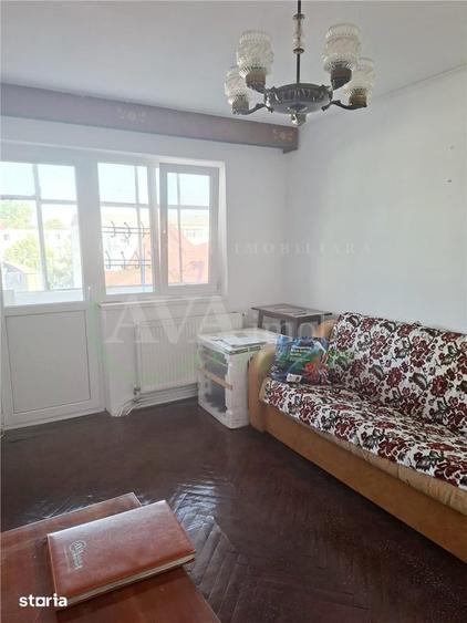 Apartament cu 3 camere semidecomandat în Bistrița Lac
