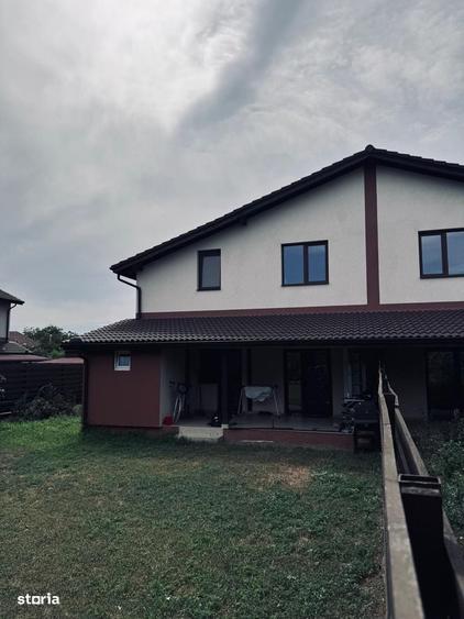Casă cu 4 camere decomandat în Chișoda