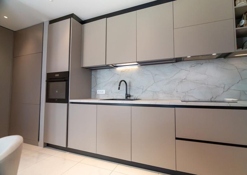 Apartament cu 3 camere decomandat în Exterior Vest