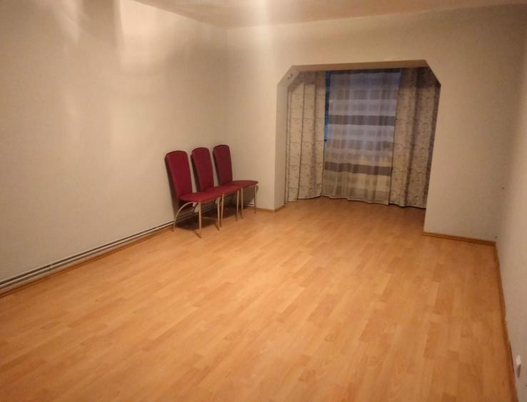 Apartament cu 2 camere decomandat în 13 Decembrie